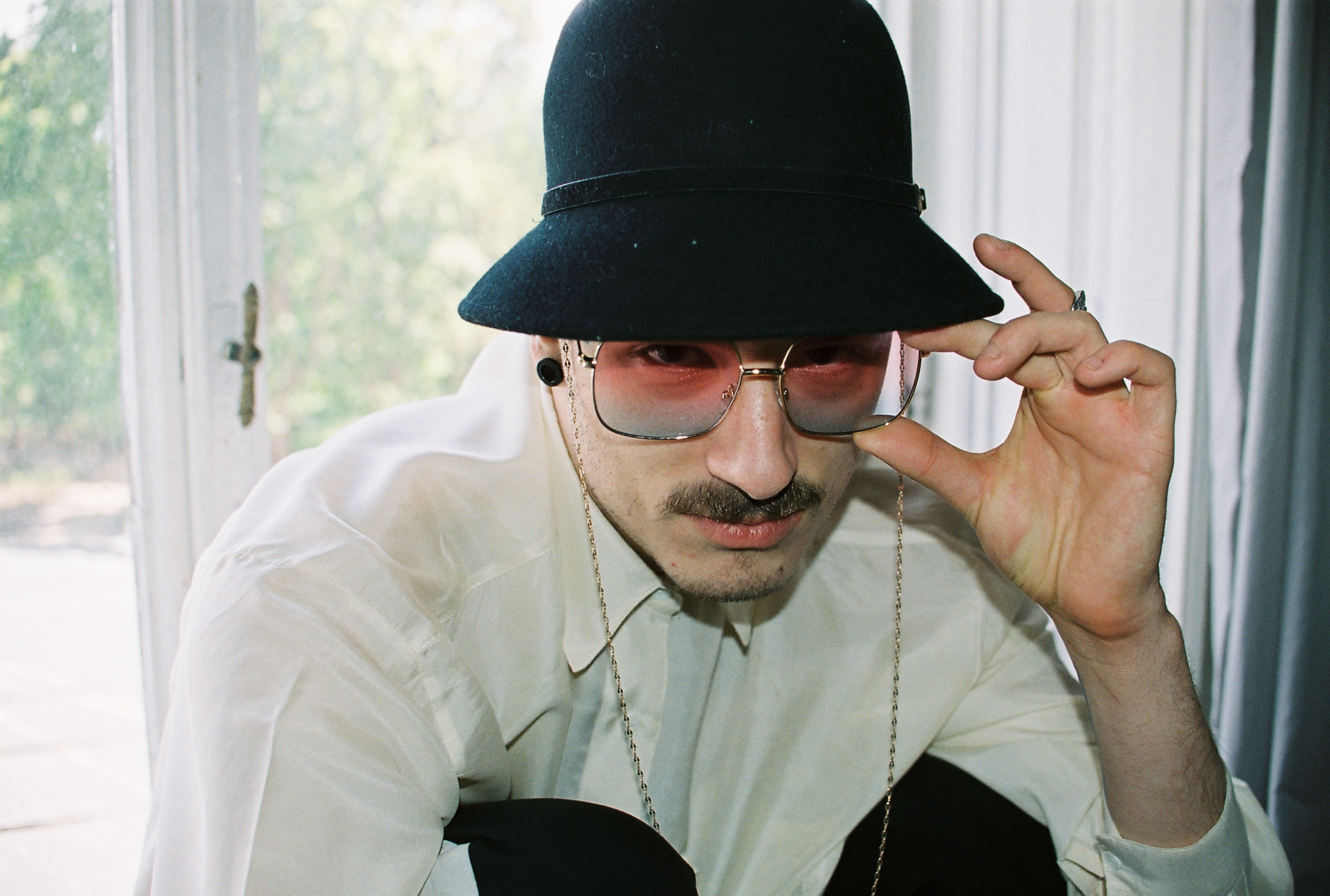 Kas gimsta sujungus klubinę kultūrą, šokį ir vizualiuosius menus?