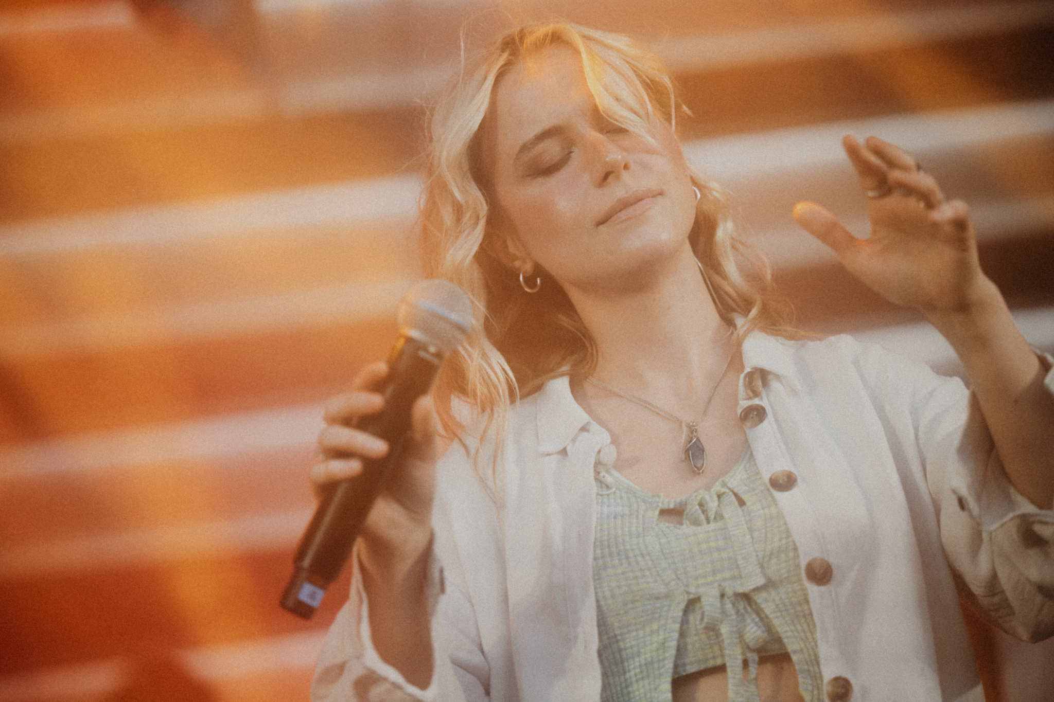 AISTÈ – pozityvios muzikos bomba iš Londono     